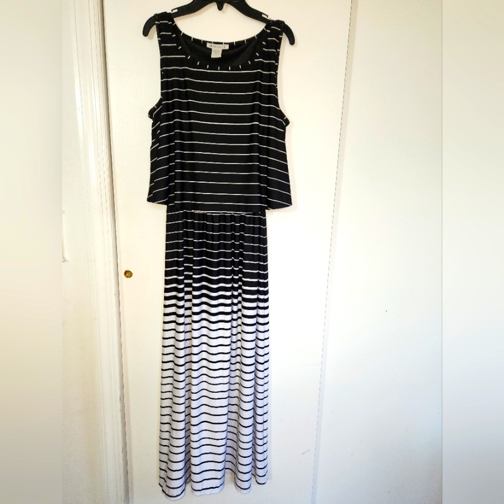 Sabrina Lauren Black and White Maxi Dress